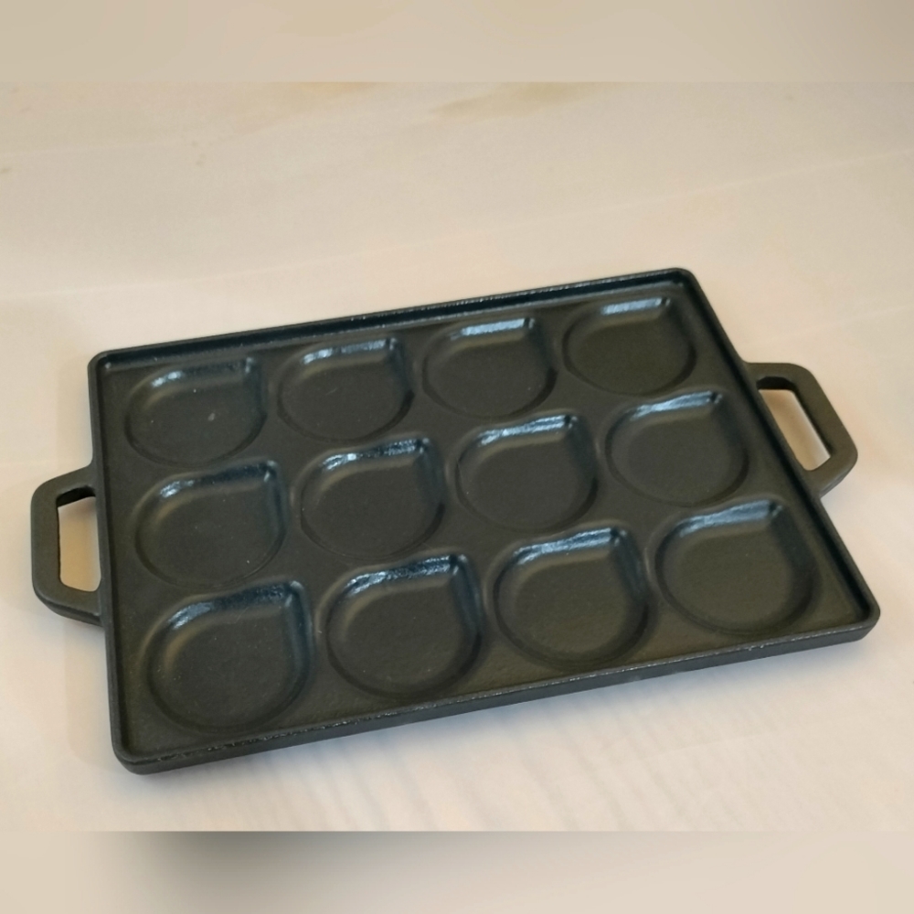 Zakarian by Dash Cast-Iron Appetizer Grill Pan. Black Dark Gray